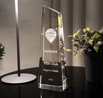 *Cristal Obelisco 3D - 240x80x50mm